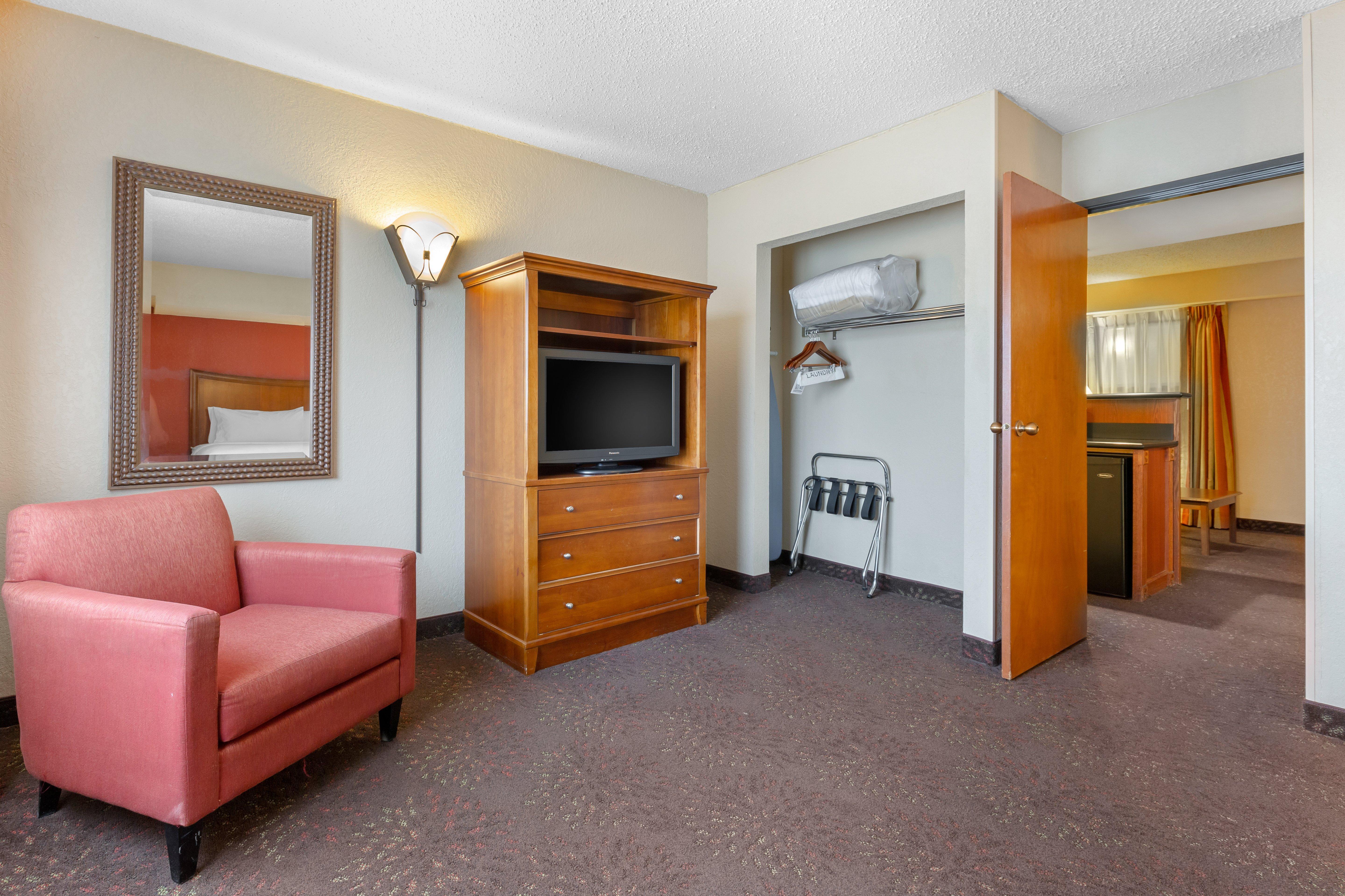 Holiday Inn Express Chicago-Downers Grove By Ihg Exterior foto