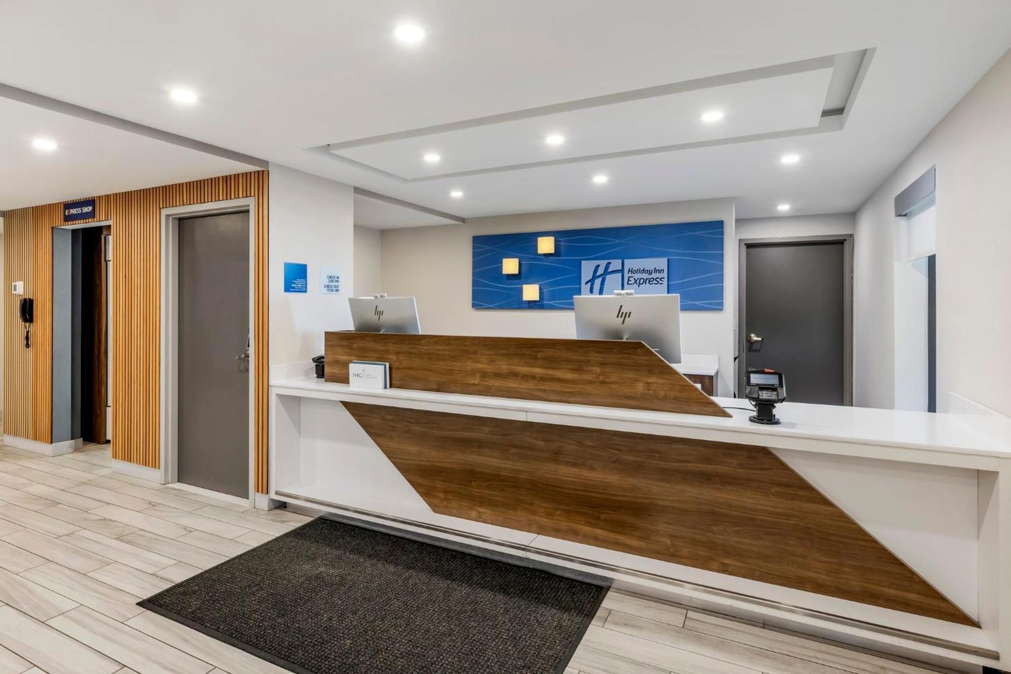 Holiday Inn Express Chicago-Downers Grove By Ihg Exterior foto