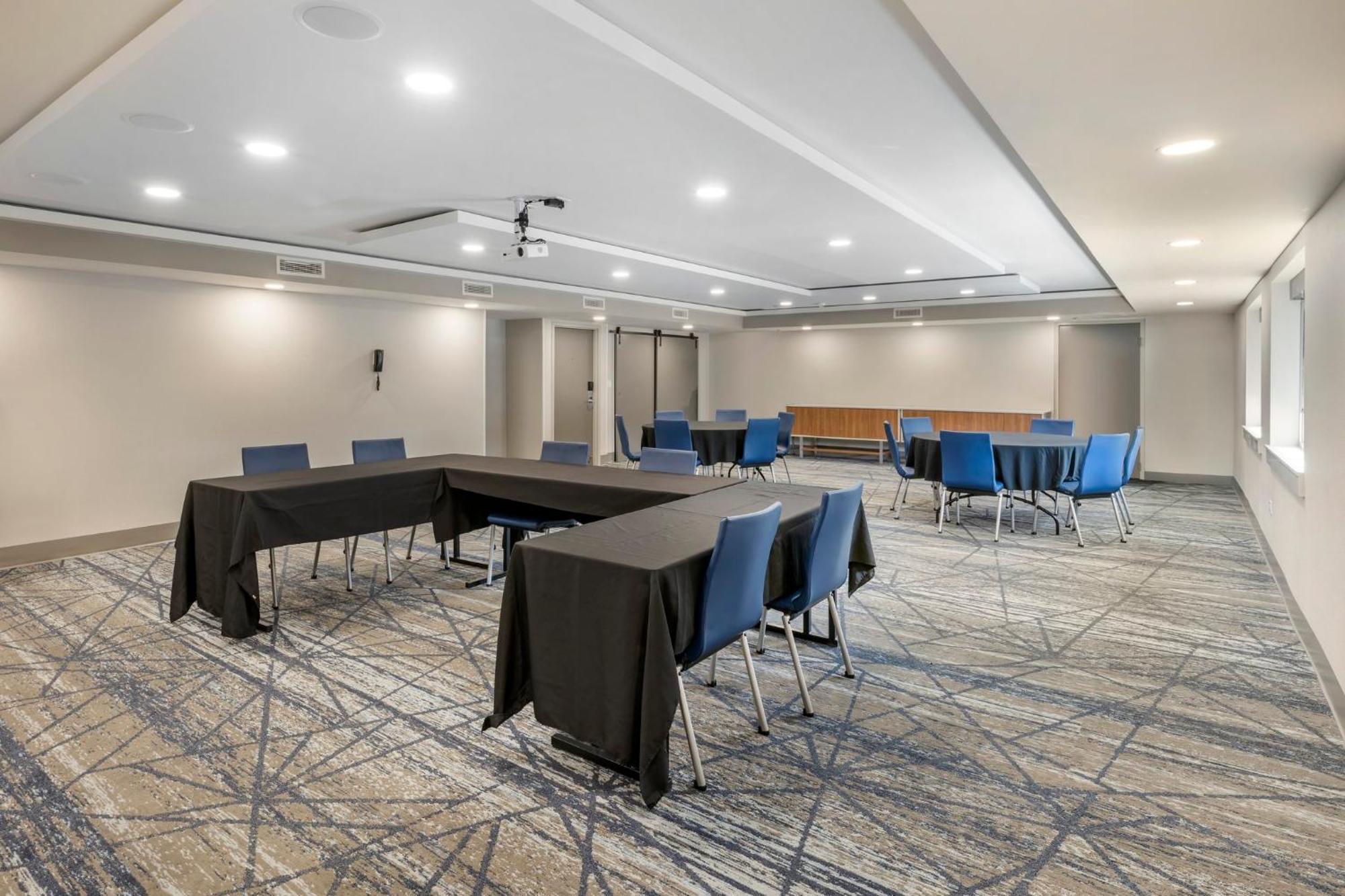 Holiday Inn Express Chicago-Downers Grove By Ihg Exterior foto